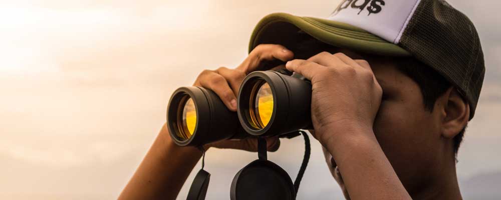 Man using a pair of binoculars.